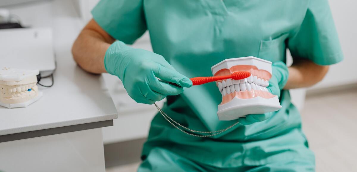 come lavarsi i denti consigli
